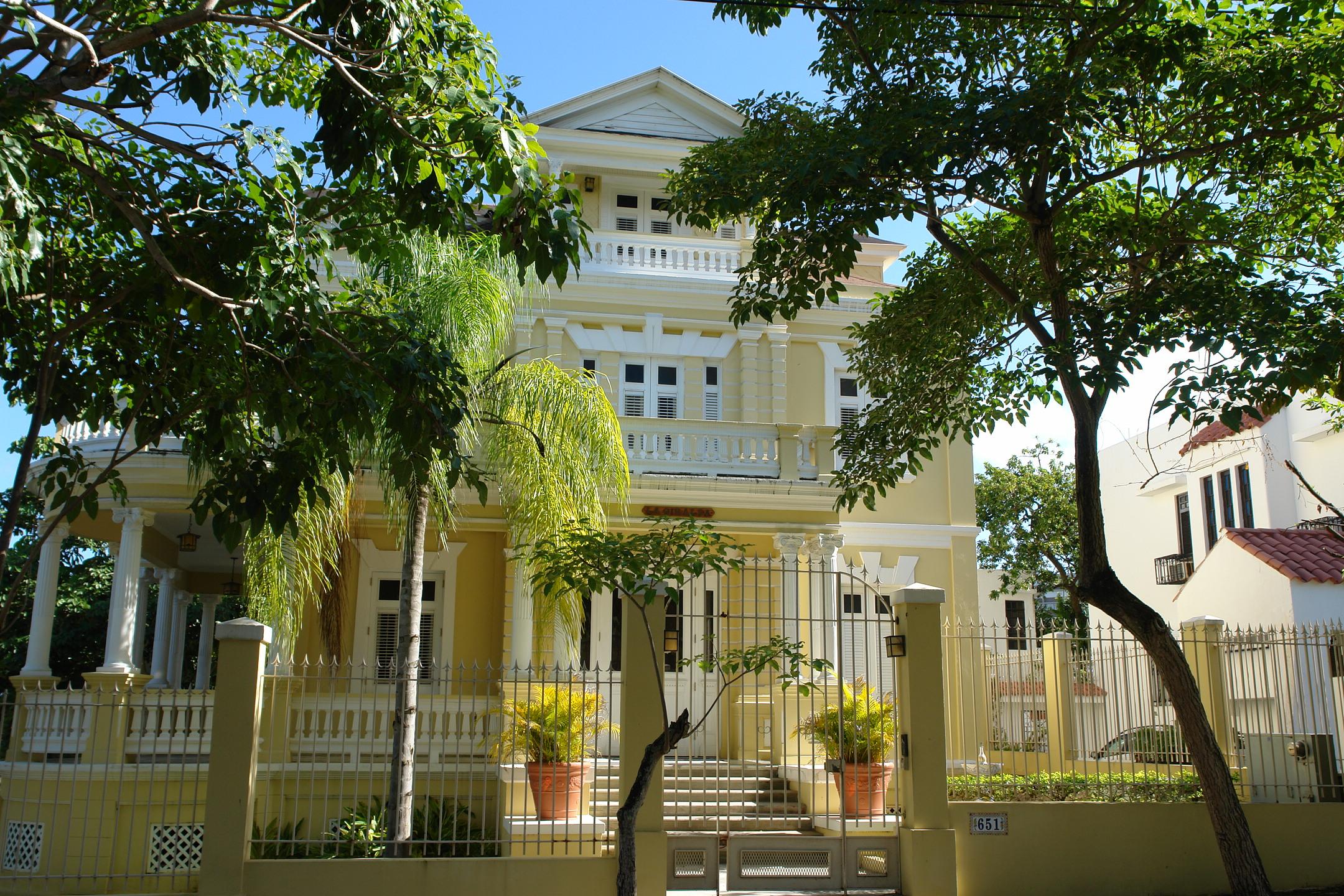 Casa La Giralda - Avenida Miramar, esquina calle Marti 651 - San Juan (Miramar) - 2011 00021